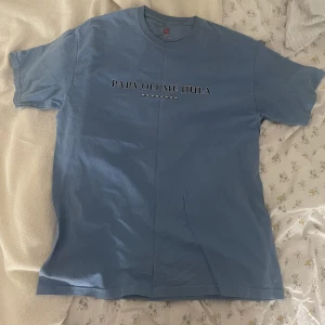 Vintage tshirt  - Vintage tshirt med fing tryck💞 Stl l men mer som m