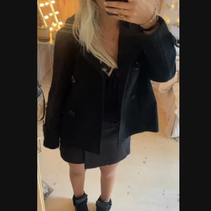 Kappa  - Super snygg, köpt i london står tyvärr inget märke men känns som väldigt bra kvalite