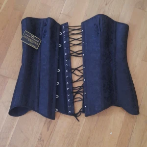 ÖB över byst korsett  - Storlek; 4XL - plast skenor