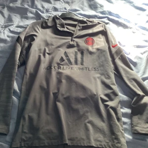 Psg tröja - Bra skick använd runt 10 gånger 