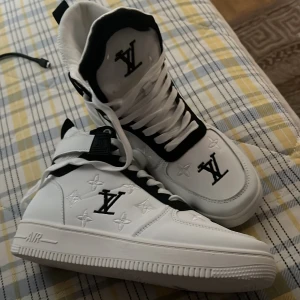 Xl skor - Hel nya , för små för mig i storleken 41 men passar 39-40 kanske mindre me aldrig använda 