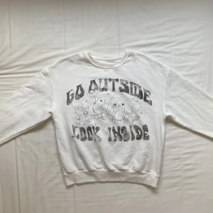 Frog Sweatshirt - Frog sweatshirt from Bershka.