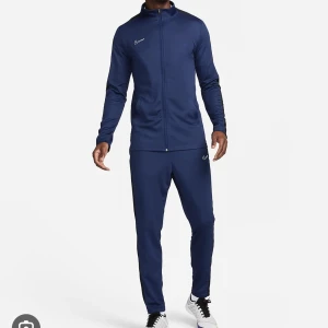 Nike academy suite - Säljer detta sett för 599kr. Helt ny med prislappen kvar. 