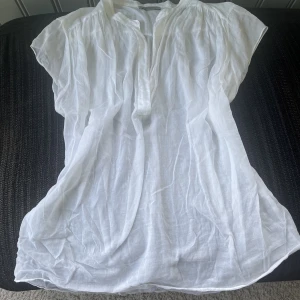 Tunn vit blus - En jättetun vintage blus🤍