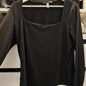 Topp Hm - Säljer denna topp pga den är för stor, storlek L 