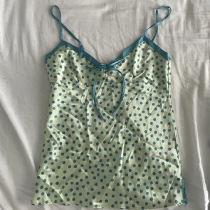 Vintage topp - Helt otrolig topp köpt secondhand som tyvärr inte passade mig. Storlek 36-38💓