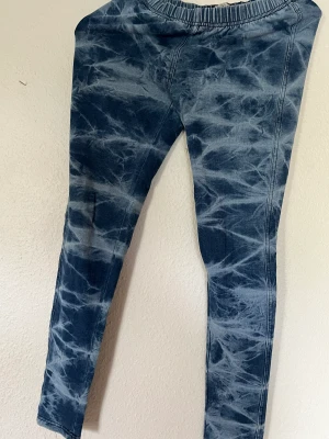 Jeggings - Tiedye jeggings. Storlek S