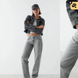 Low straight jeans  - Har haft denna jeans ett tag men den är bara lite för stor för mig så känner att den inte kommer till bra användning. Ordinarie pris : 500kr och kan skicka bilder vid intresse 