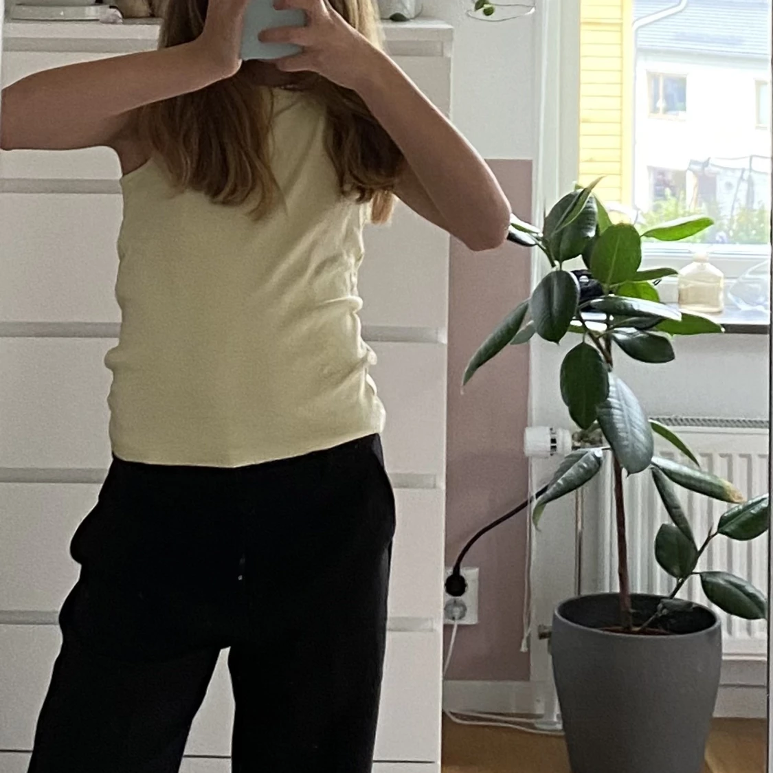 ljusgult ribbat linne - 91