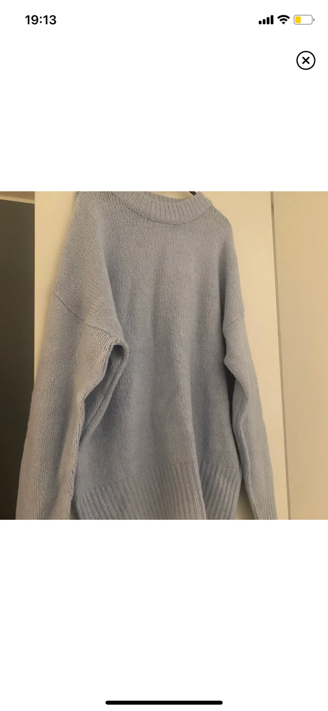 blå stickat tjocktröja