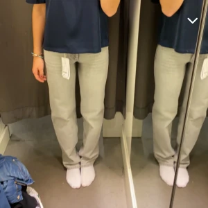 Gina jeans  - Skitsnygga gråa jeans från ginatricot! Bär vanligtsvis 36 i jeans🥰