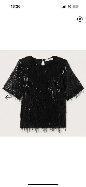 Glitter topp -  Säljer denna snygga glitter topp perfekt till fest. Den är bara använd en gång! Nypris är 1000kr på MQ. Kan fraktas🎁