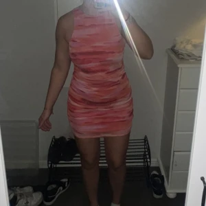 Klänning - Jätte fin rosa klänning som aldrig kommit till användning🥰