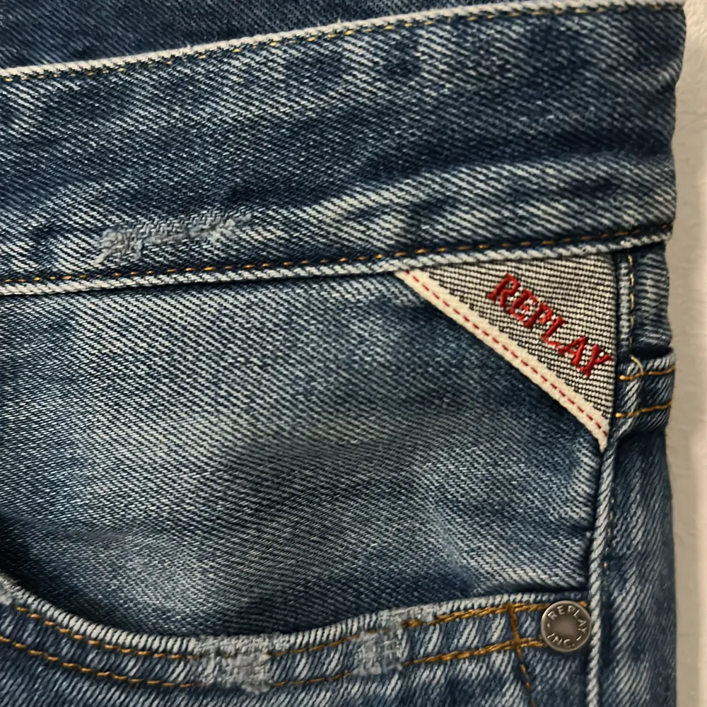 Skit snygga jeans från Replay. Sitter snyggt och nästan aldrig använda . Jeans & Byxor.