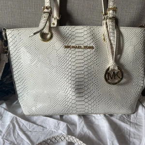 Michael kors väska  - Michael kors väska som inte kommer till användning. 