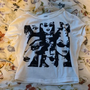 y2k t-shirt - vanlig t-shirt i s men passar xs 