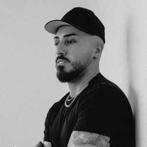 1500 för antwan hoodie - Jag vill köpa en antwan hoodie for 1500 i Storlek M. Har någon? 