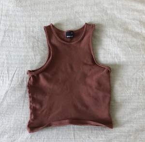 Ett linne från Gina tricot, använd ca 3 gånger. Används inte längre. Köparen står för frakten.