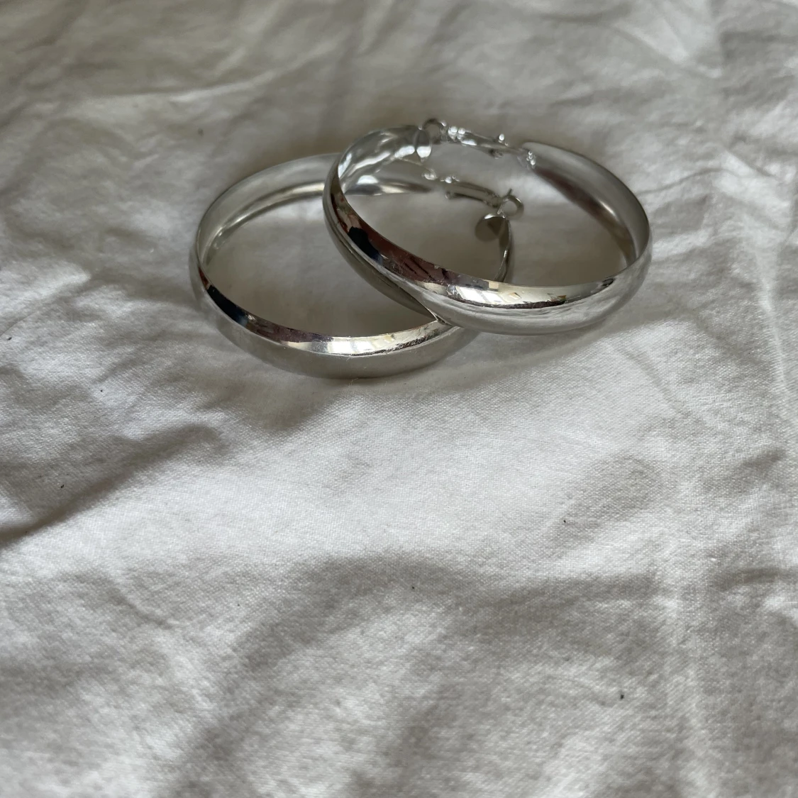 Fina breda örhängen! - 91