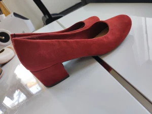 Pumpar 40 - nya skor i mycket fint skick använd en gång Storlek 40