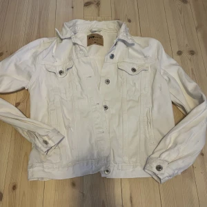 Jeansjacka  - Aldrig använd endast testad 