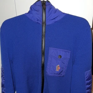 Moncler Cardigan - Moncler Grenoble Cardigan XL Från 2022 kollektionen, köpt i december 2022 för 7199kr. 