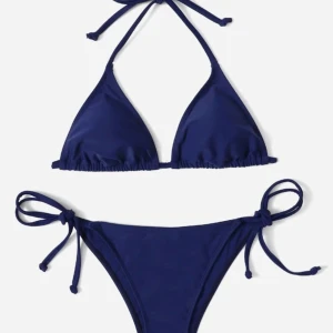 Bikini - Råkade beställa en förliten bikini så säljer denhär och köper en större till mig själv eftersom att den är så fin💗 Den är mörkblå i storlek XS, aldrig använd. Orginal priset var 189kr💗 den är i perfekt skick eftersom att den aldrig är använd❤️ 