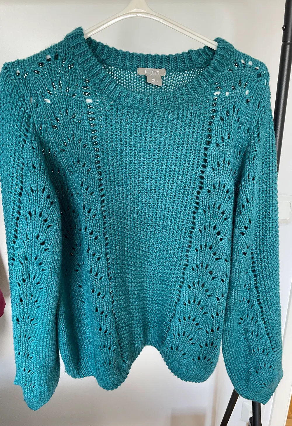 Cute and cozy green knit sweater 🪴. Stickat.