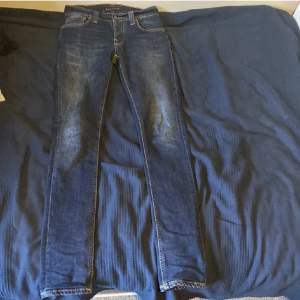 Nudie jeans i mycket fint skick. Nypris ligger runt 1500. Storlek W 28 L 30. Går att diskutera priset 