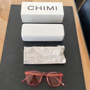 CHIMI #001 GUAVA - Ett par jätte snygga brillor i nyskick. Tyvärr passade modellen inte mig