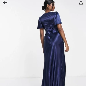 Balklänning - Superfin bal/festklänning helt i nyskick. Säljes endast då jag inte kunde returnera. Nypris 789, mitt pros 600💕Verkligen såså snygg! 