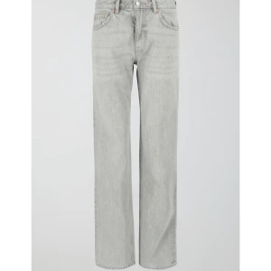 Gina tricot jeans - Gråa jätte fina jeans från Gina tricot som är helt slutsålda, knappt använda ca 1-2 gånger