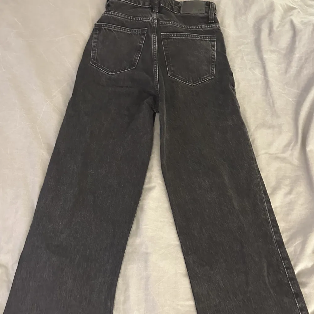 Svarta Mom jeans från lager 157 jätte fina men inte min stil och är helt oanvända . Jeans & Byxor.
