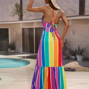 Färgglad maxiklänning Shein - Helt oanvänd klänning strl L, men gansta liten i strl