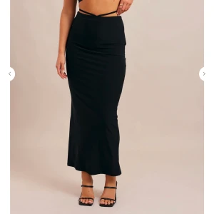 Kjol - Lång kjol från chiquelle, aldrig använd med lappen kvar