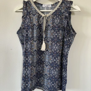 blus med volanger - Fin egen gjord blus med volanger🫶