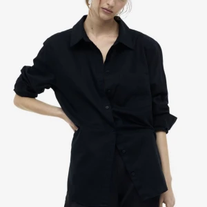 Linneskjorta  - Svart linneskjorta, aldrig använd! 