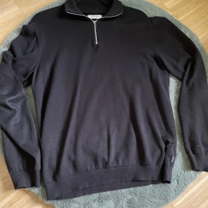 Half zip hoodie - Tröjan är i bra skick och har bra passform. 