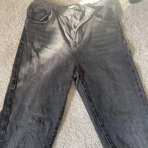 Svarta wide jeans för barn Knapp använda Tvättas innan skick