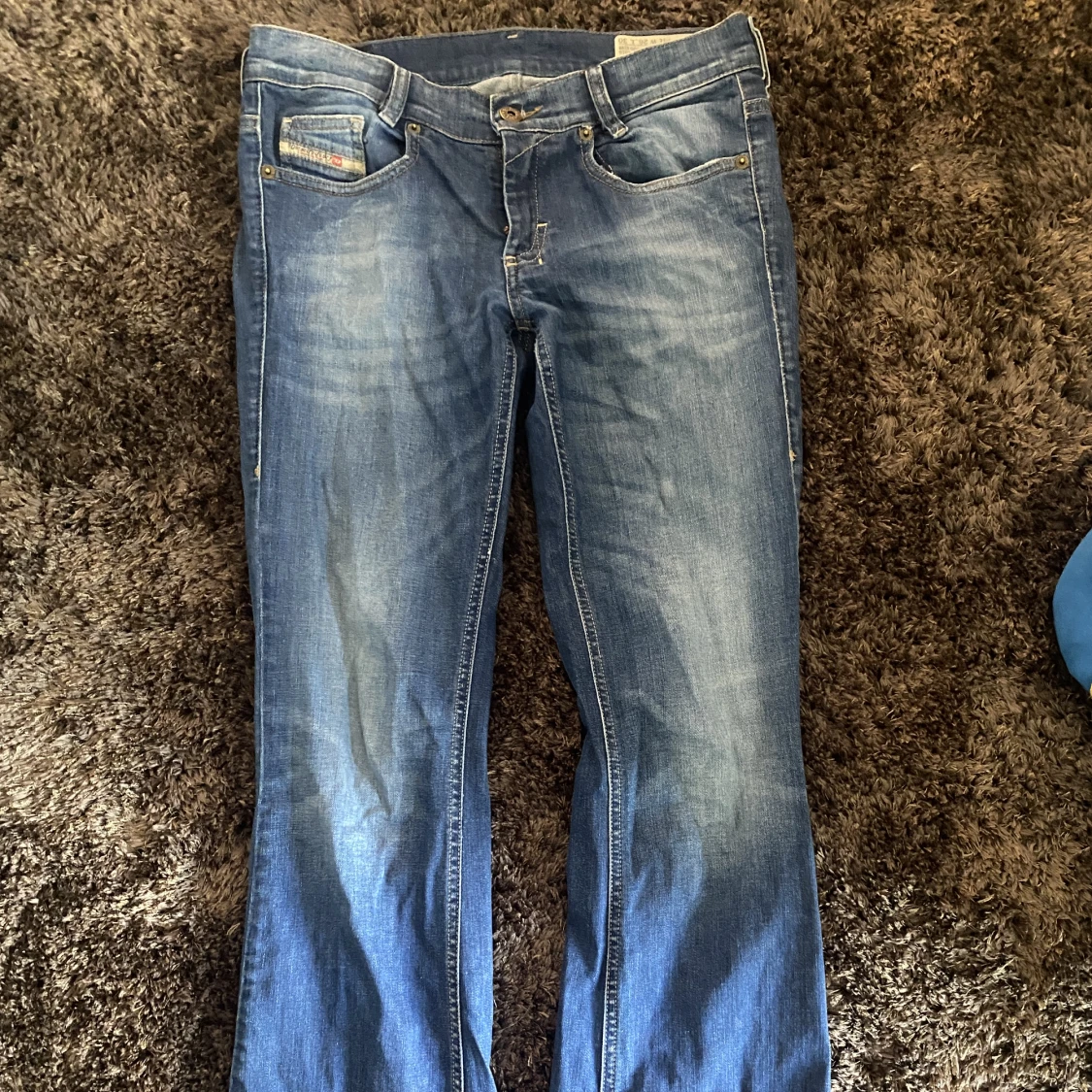 lågmidjade bootcut diesel jeans!