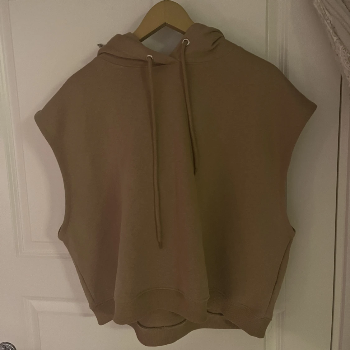 Brun hoodie utan ärmar