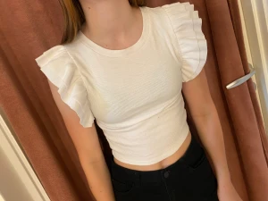 Volangtopp - Jättefin volang topp från zara i Frankrike 
