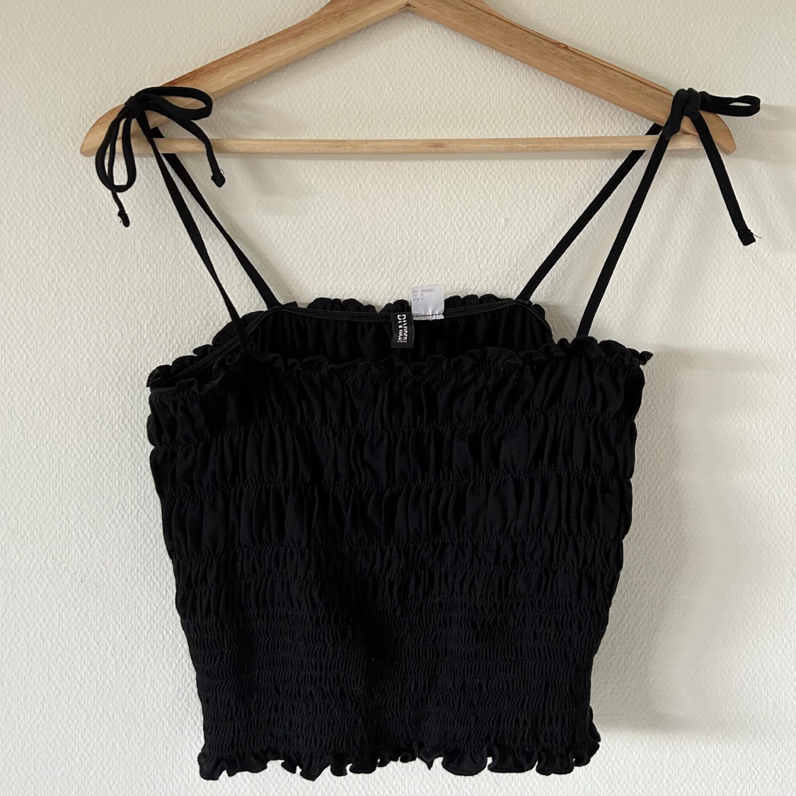 Smockad topp med rosetter