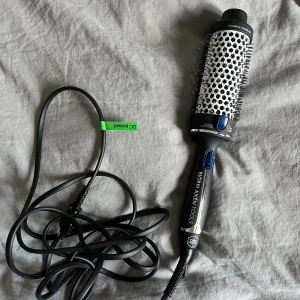 Värmeborste  - Endast testad så i nyskick! Säljer för har en till ❤️ 