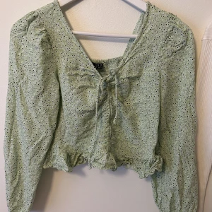 Supersöt sommartoppar🧚🏻💖🤩 - Perfekt till den där underbara sommardagen! Så söt! Superfint skick! 🧚🏻😍💖🥰🌟