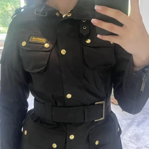 Barbour - Jätte fin men kommer tyvär aldrig till användning, helt ny med lappen kvar och inga defekter💕pris går att diskutera