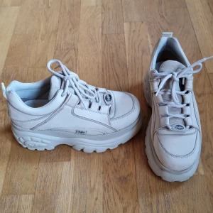 Skor Buffalo  - Skor från Buffalo, knappt använda. Storlek 39.