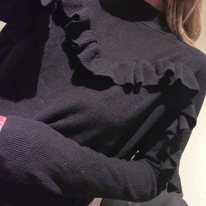 Stickad  - Med volanger från H&M