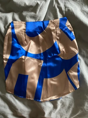 Oanvänd kjol - Helt oanvänd kjol med prislappen kvar! 