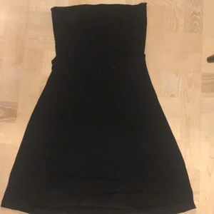 Kjol - Snygg kjol, köpt second hand men har inga slitningar eller defekter. Fråga gärna om fler bilder